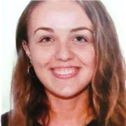 Englisch- und Italienisch-Tutorin, die Kinder aller Altersgruppen unterrichtet